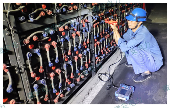 蓄電池內(nèi)阻測(cè)試現(xiàn)場(chǎng)